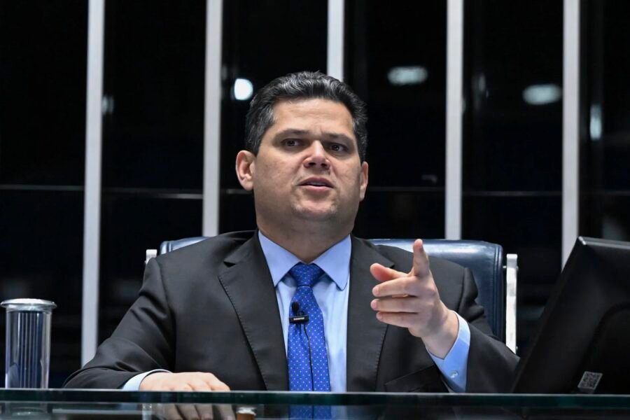 Fim da 6x1: Alcolumbre indica que proposta que reduz jornada de trabalho será votada após as eleições