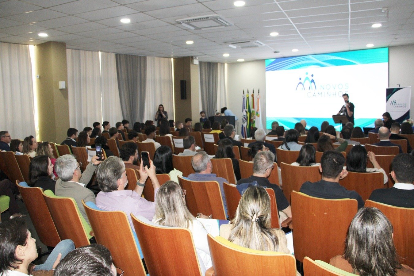Novos Caminhos