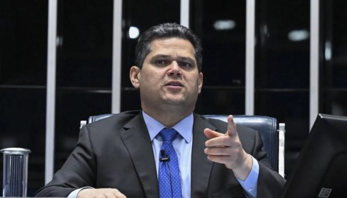 Fim da 6x1: Alcolumbre indica que proposta que reduz jornada de trabalho será votada após as eleições